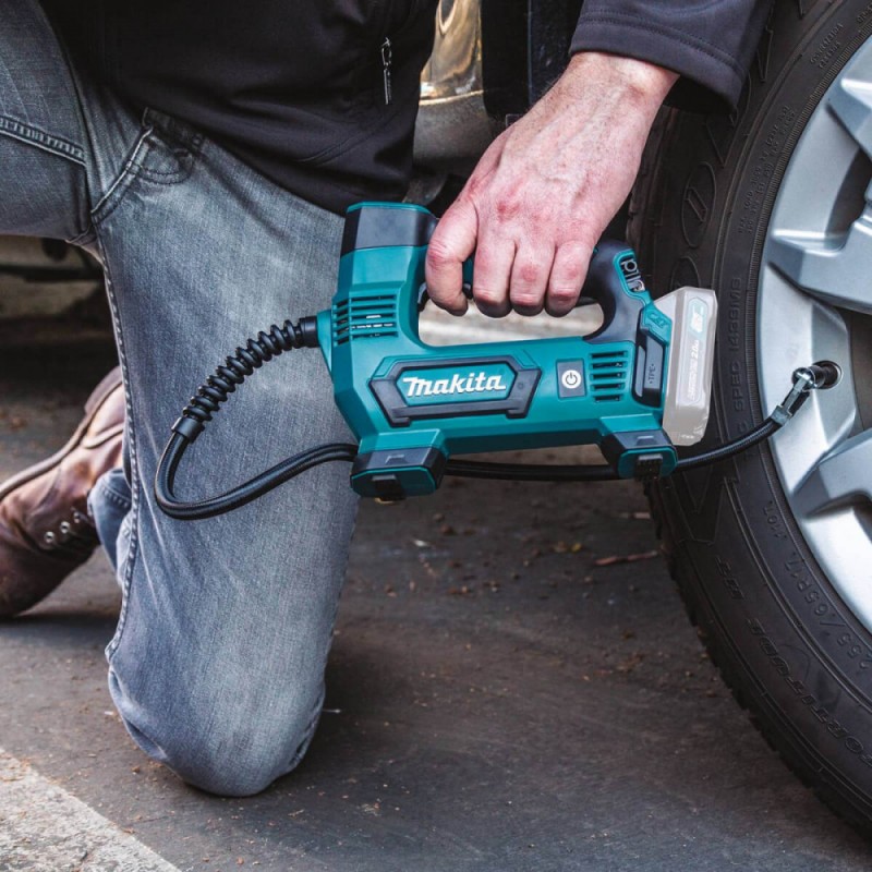 MINICOMPRESOR INAL INFLADOR 12V SIN BATERIAS MAKITA MP100DZ
