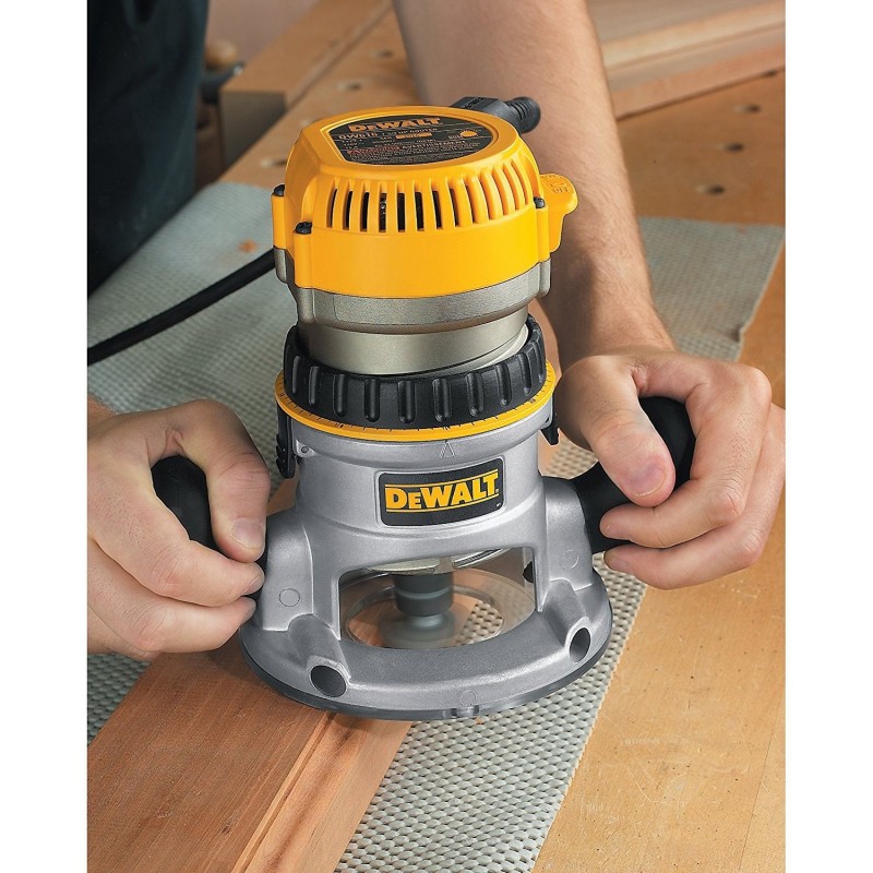 RUTEADORA BASE FIJA 1/2 PULG DEWALT DW616