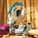 SIERRA ACOLILLADORA MAKITA 10 PULG. CON FOCO LS1040F