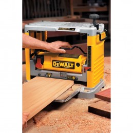 CEPILLO DE BANCO DE 3 CUCHILLAS DEWALT DW734
