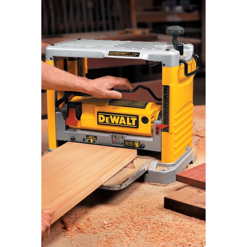 CEPILLO DE BANCO DE 3 CUCHILLAS DEWALT DW734