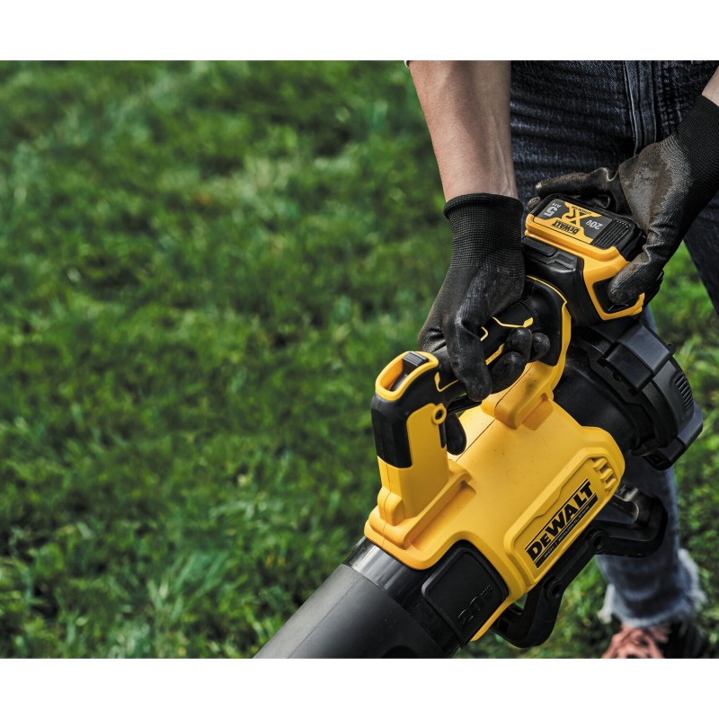 KIT SOPLADOR INALÁMBRICO DEWALT 20V BL CON BATERÍA DCBL722P1